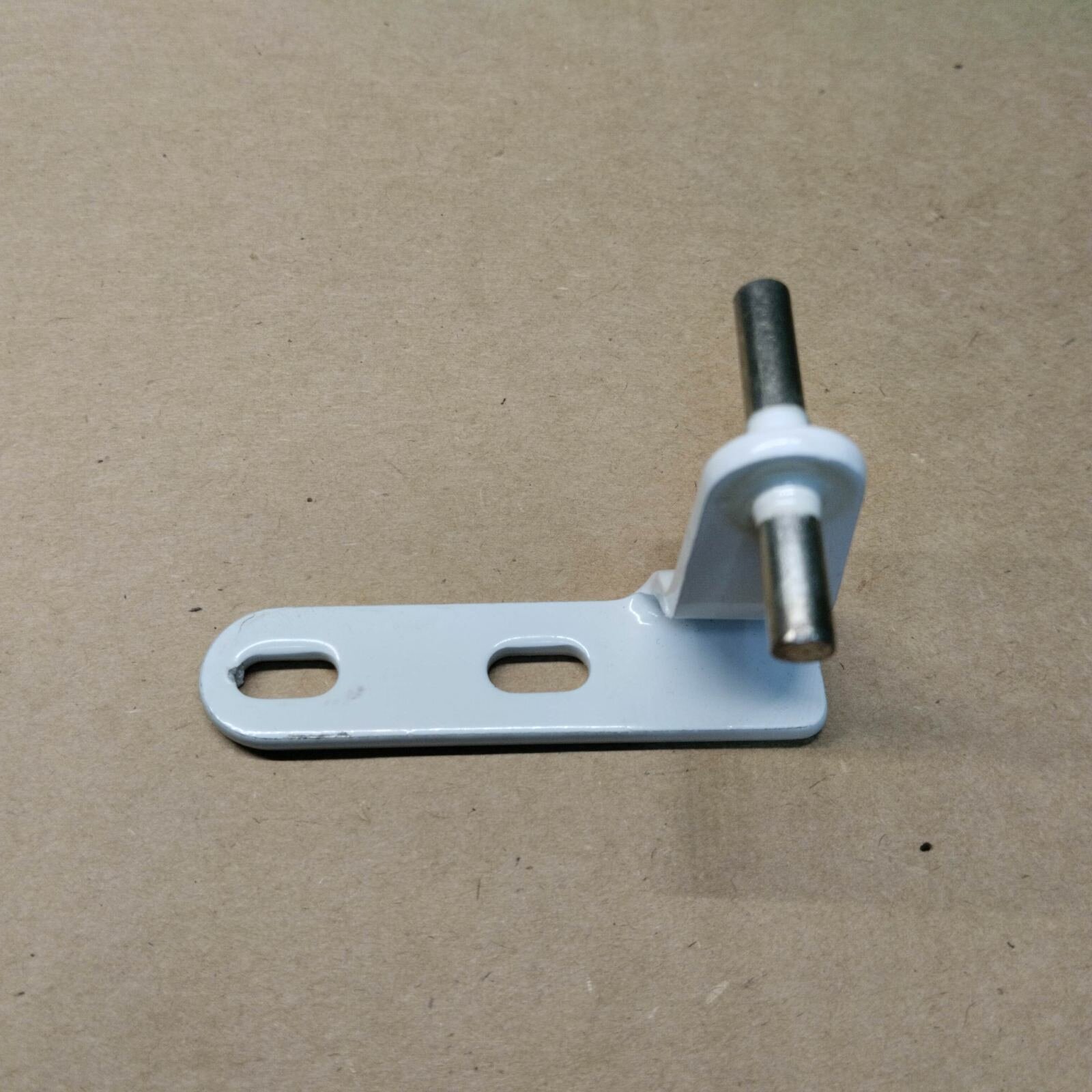 фото Петля средняя холодильника Атлант 301113203000