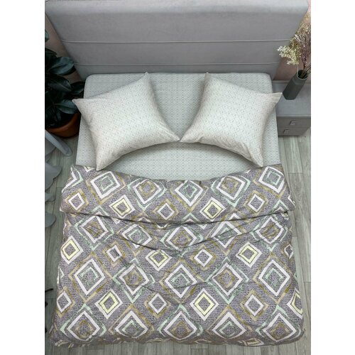 золотистый, бежевый