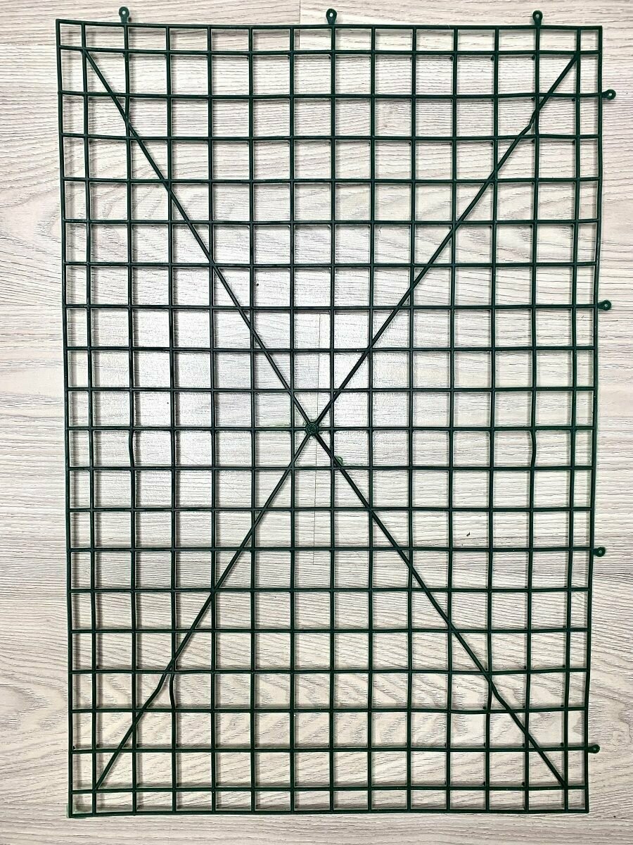 фото Пластмассовый каркас - сетка для цветочного творчества и рукоделья.