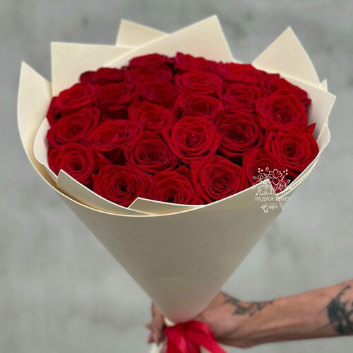 Изображение товара Букет цветов из 25 красных роз "Леди Наоми"/ от Радуга Букет