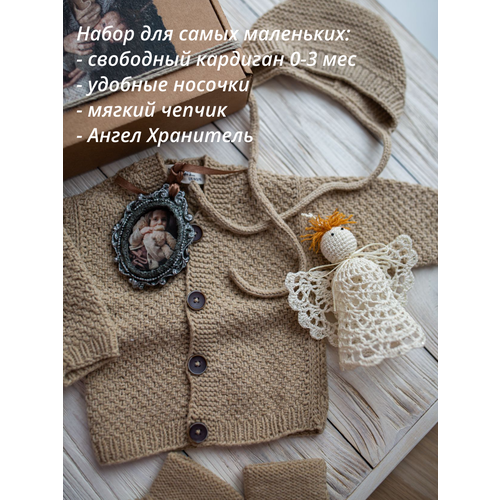 фото Комплект одежды nadin knitted stories детский, кардиган и чепчик и носки, повседневный стиль, размер 52-56, бежевый