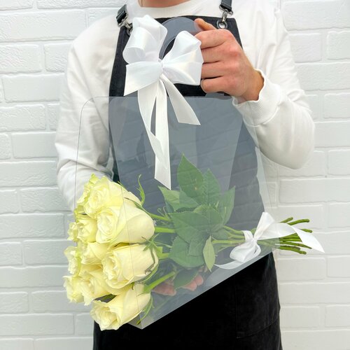 Розы белые в сумке 11шт 50см Flowerstorg N1088