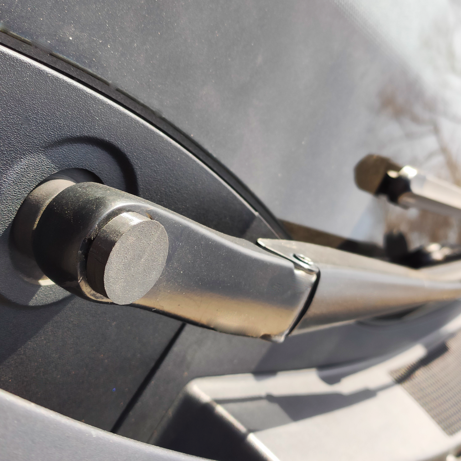 Колпачки поводков стеклоочистителей для Opel Astra H, Vectra B, Corsa C и Zafira B — фото 1