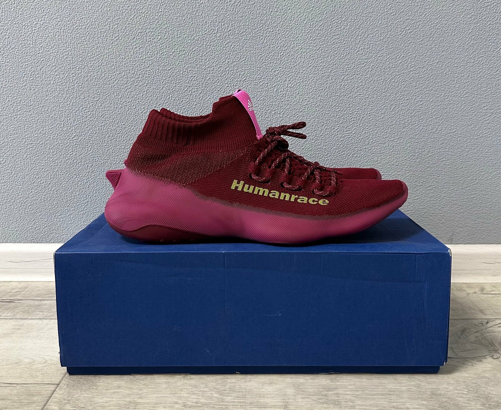 Кроссовки adidas HumanRace Sichona
