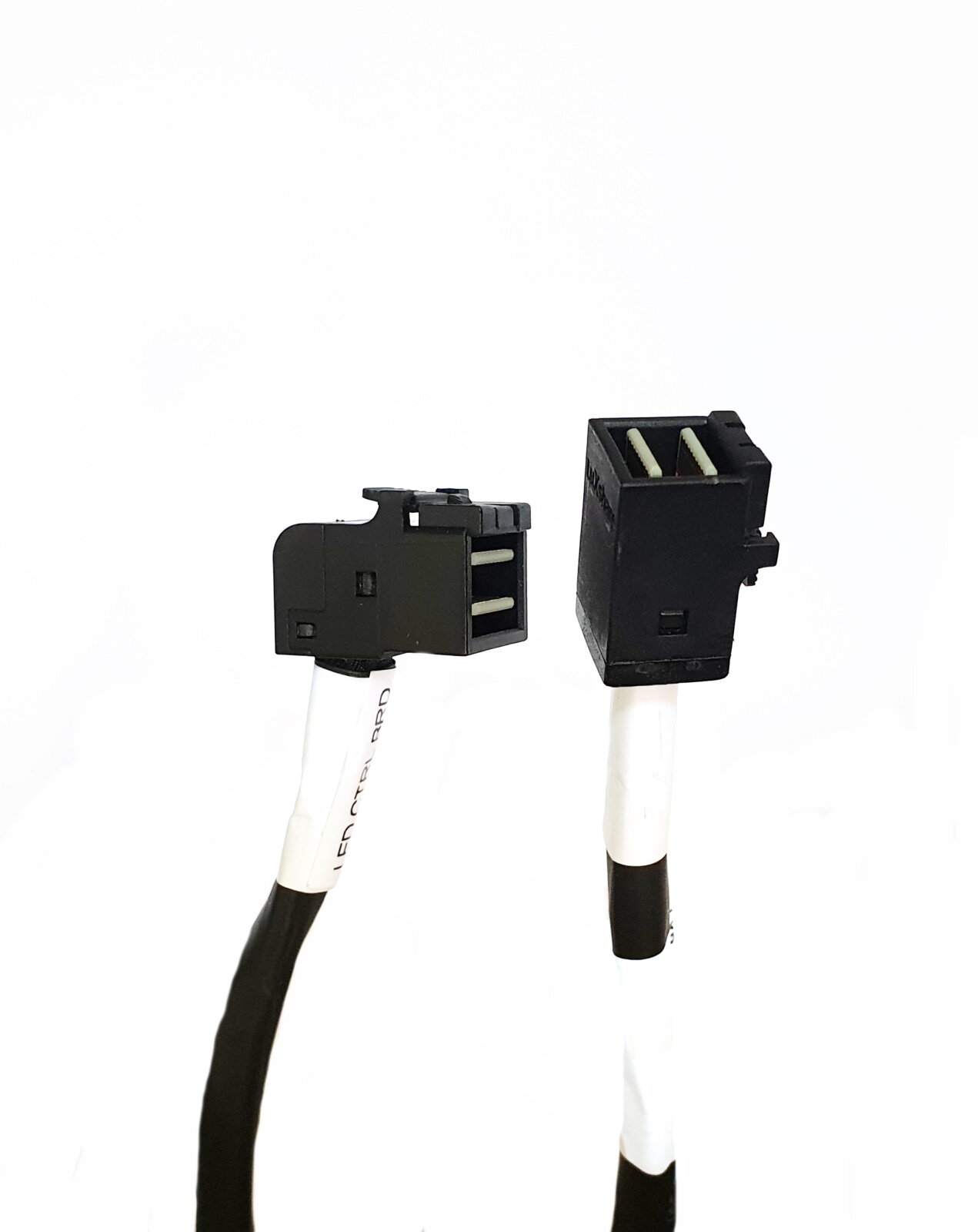 Кабель ADAPTEC прямой-угол HDmSAS - HDmSAS 40см 30AWG прямой 12Gb/s Mini-SAS HD ( SFF8643 ) to угол Mini-SAS HD ( SFF8643 )