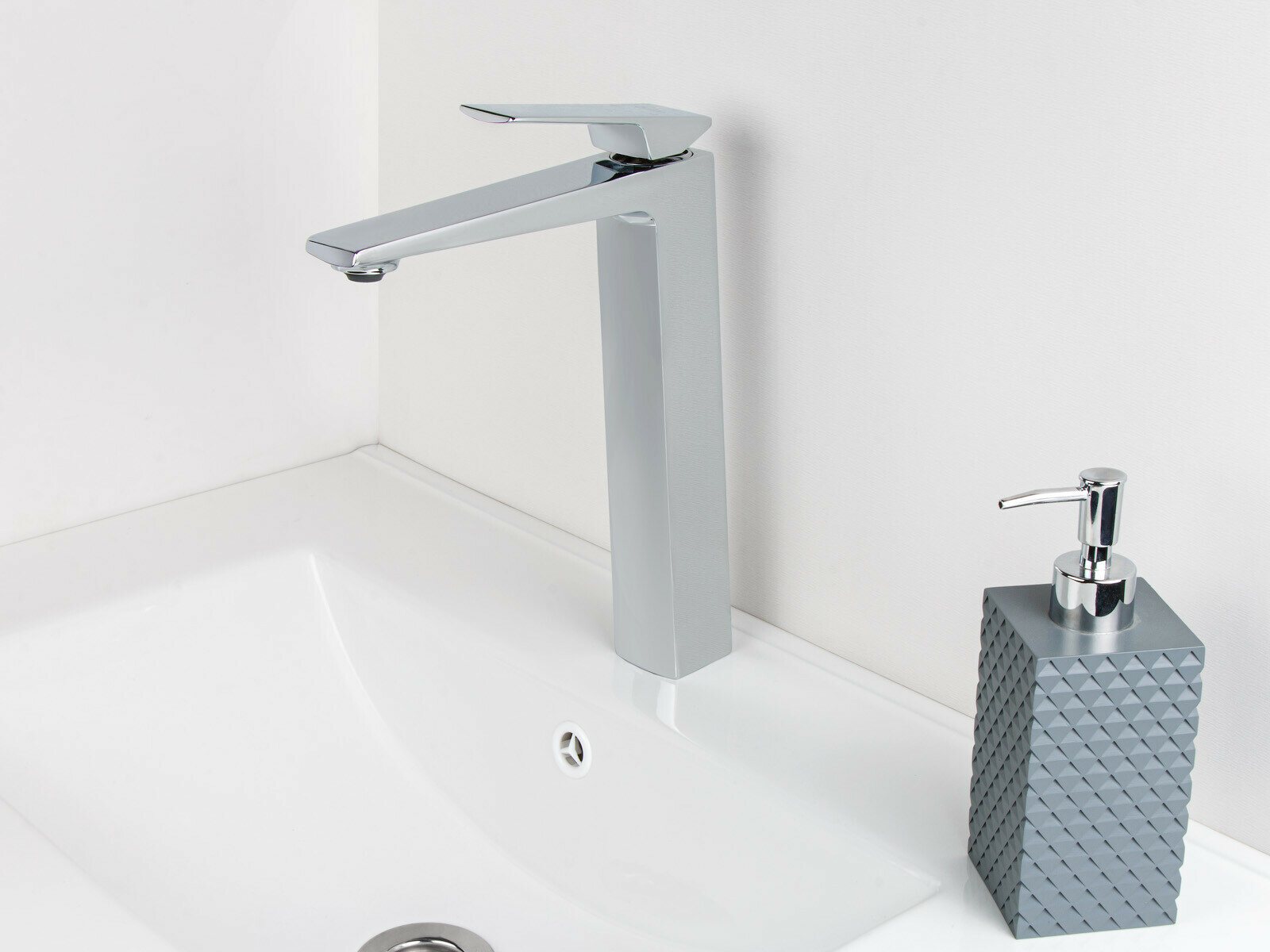 Смеситель для раковины a-five Lily D35 хром с монолитным изливом (А5-1120) — фото 1