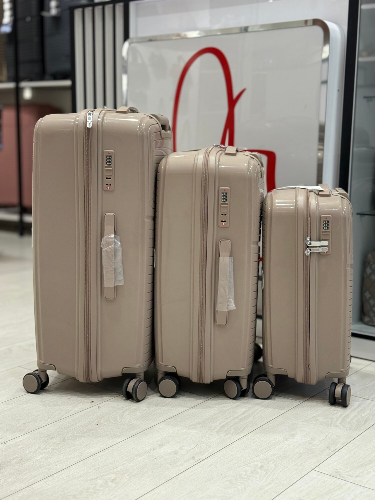 Чемодан , бежевый — фото 1