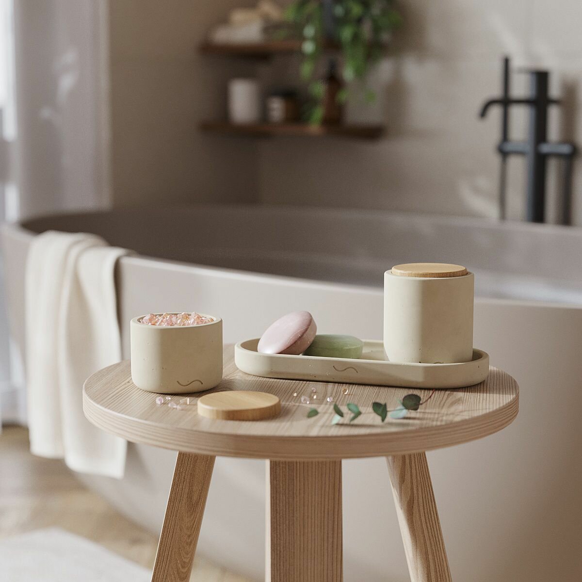 Набор для ванной Astrid 11 (поднос 26x11 см, емкости для ватных палочек и дисков с деревянными крышками), бетон, кремовый матовый - фотография № 2