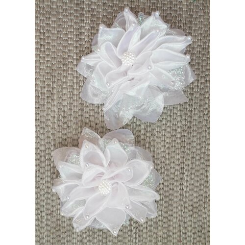 Бант белый с украшением, белая хризантема, 2 шт