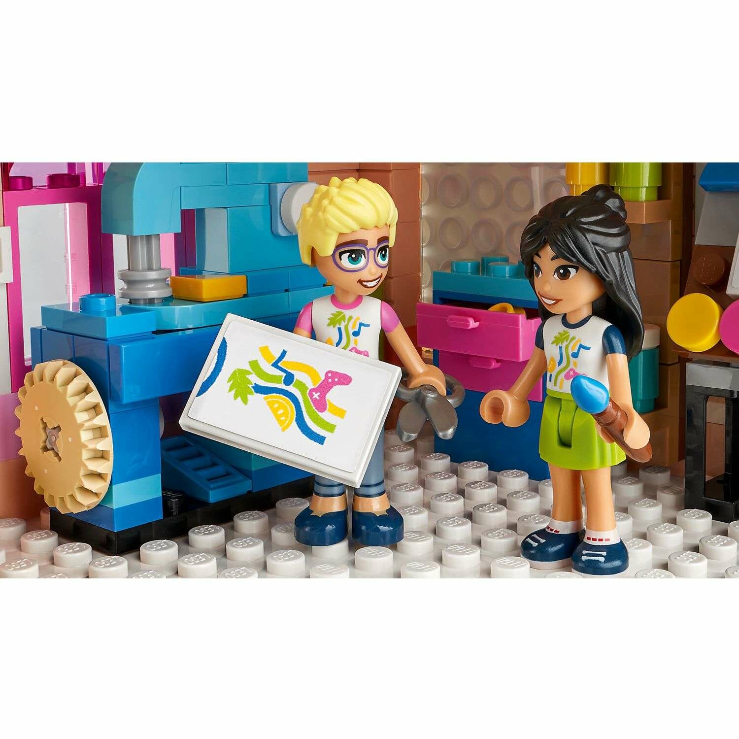 Конструктор LEGO Friends 41748 Общественный центр Хартлейк-Сити