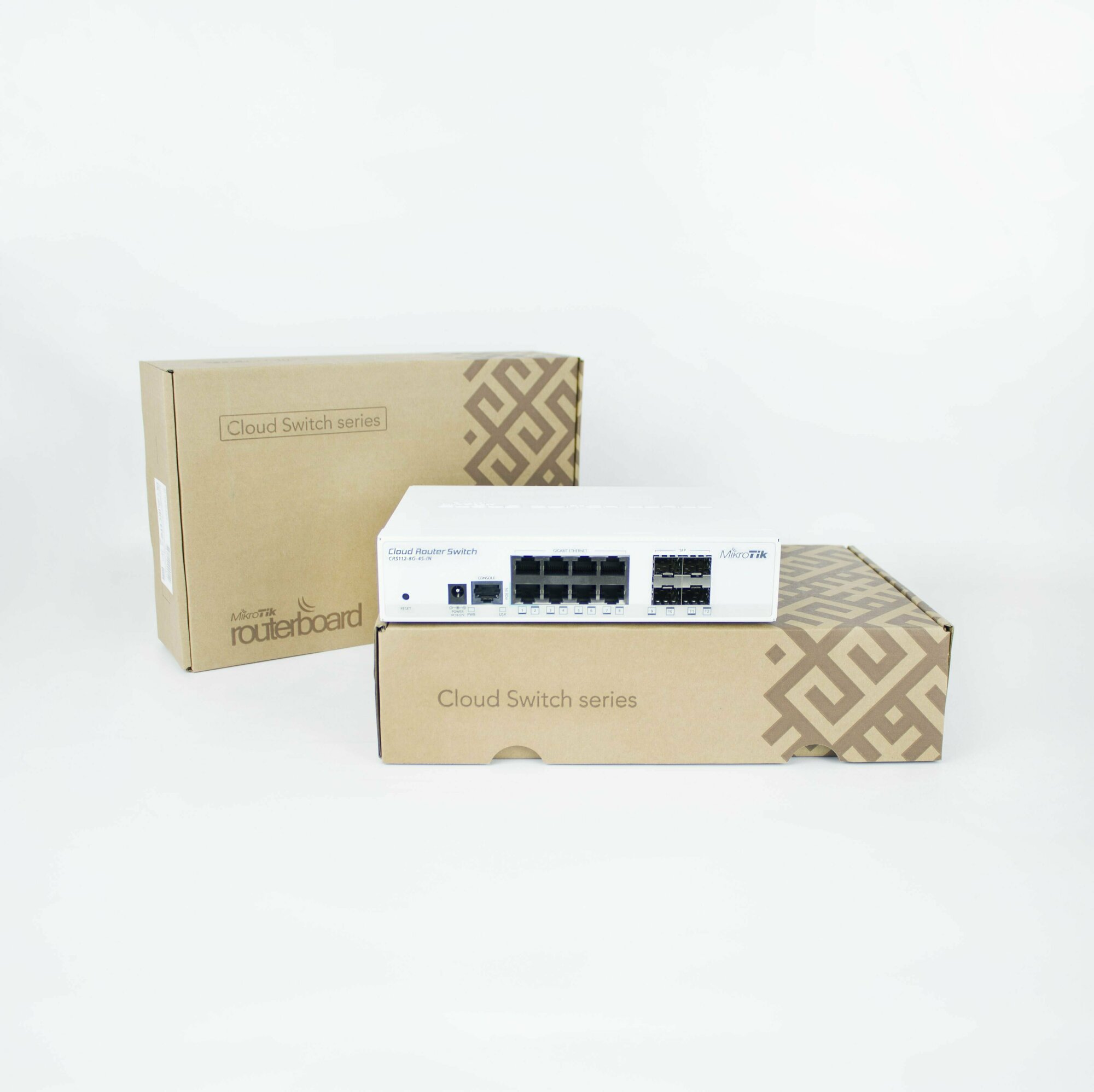 Коммутатор MikroTik CRS112-8G-4S-IN управляемый 8 портов 10/100/1000Mbps - фото №17