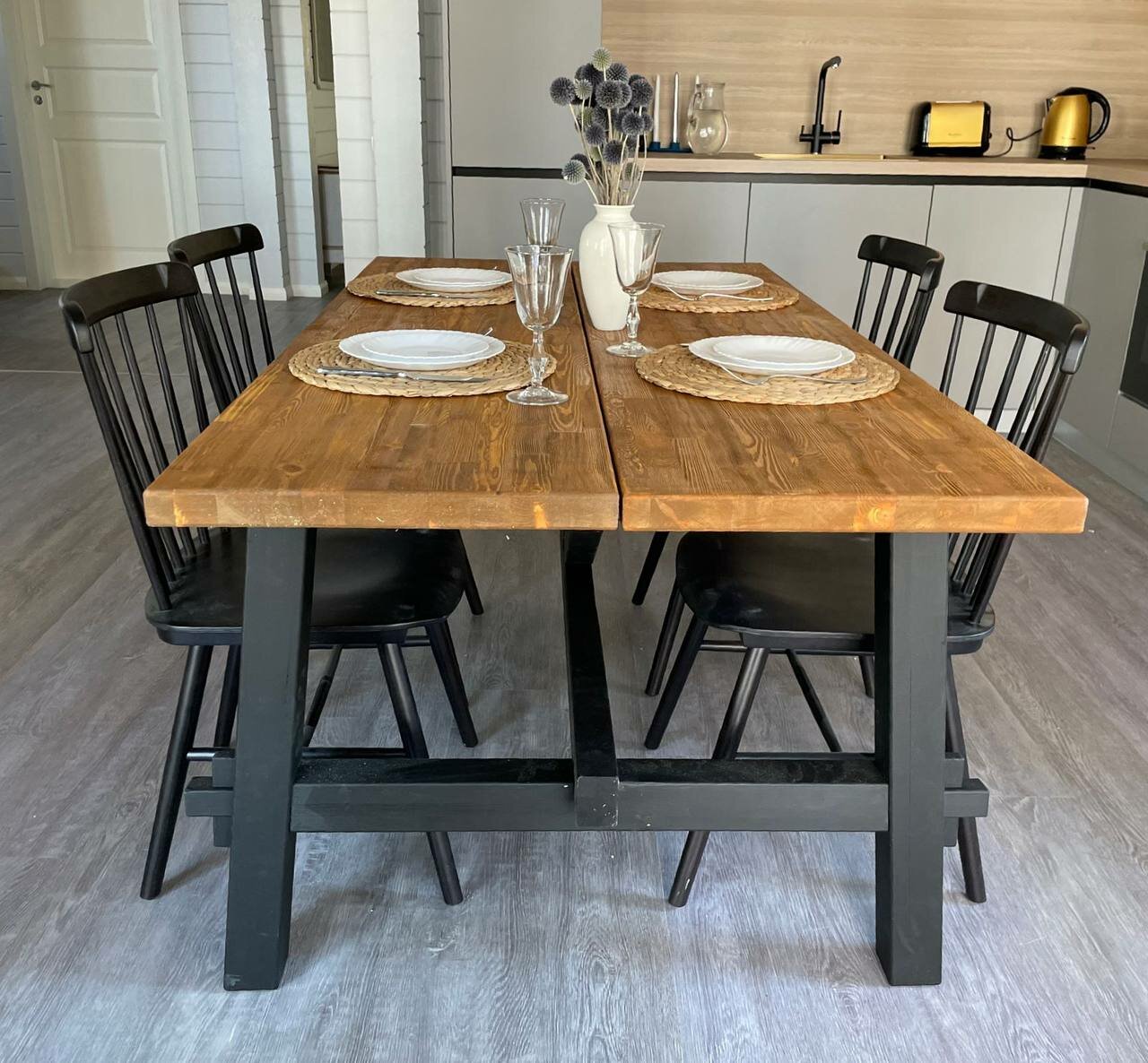 фото Обеденный стол скогста можжевельник черное подстолье мини