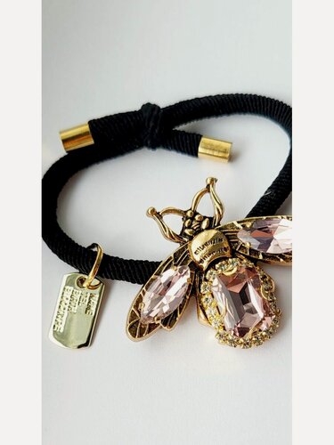 Изображение товара Винтажная резинка для волос "Кристальная пчелка" от бренда VERBA, розовый кристалл