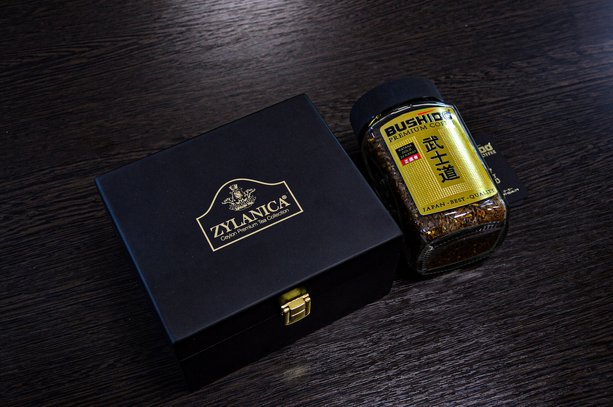 Премиальный набор Bushido Gold 24 Karat, Zylanica Ceylon Premium Tea Collection 4x10 по 2g в деревянной шкатулке - фотография № 1