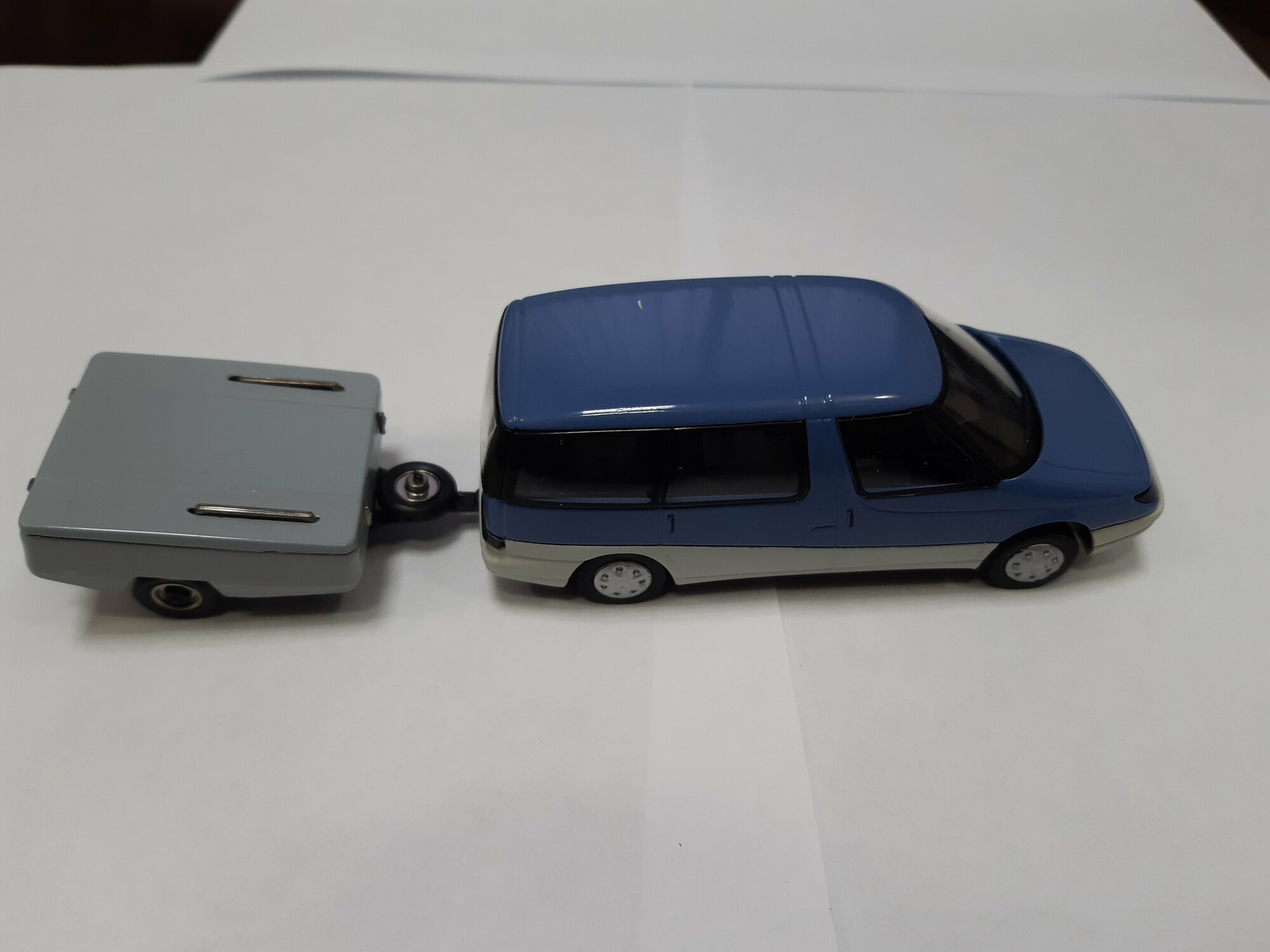 Масштабная модель Москвич-2139 Арбат с прицепом 1:43 — фото 1