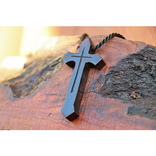 крест нательный с распятием с орнаментом 35 мм дерево эбен Колье МИСТОРИИ, черный
