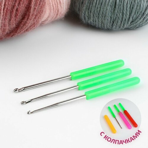 Набор крючков для вязания, с пластиковыми ручками и колпачками, d = 1,5-2,5 мм, 14 см, 3 шт, цвет микс набор крючков metaltex jumbo 2 шт пластик