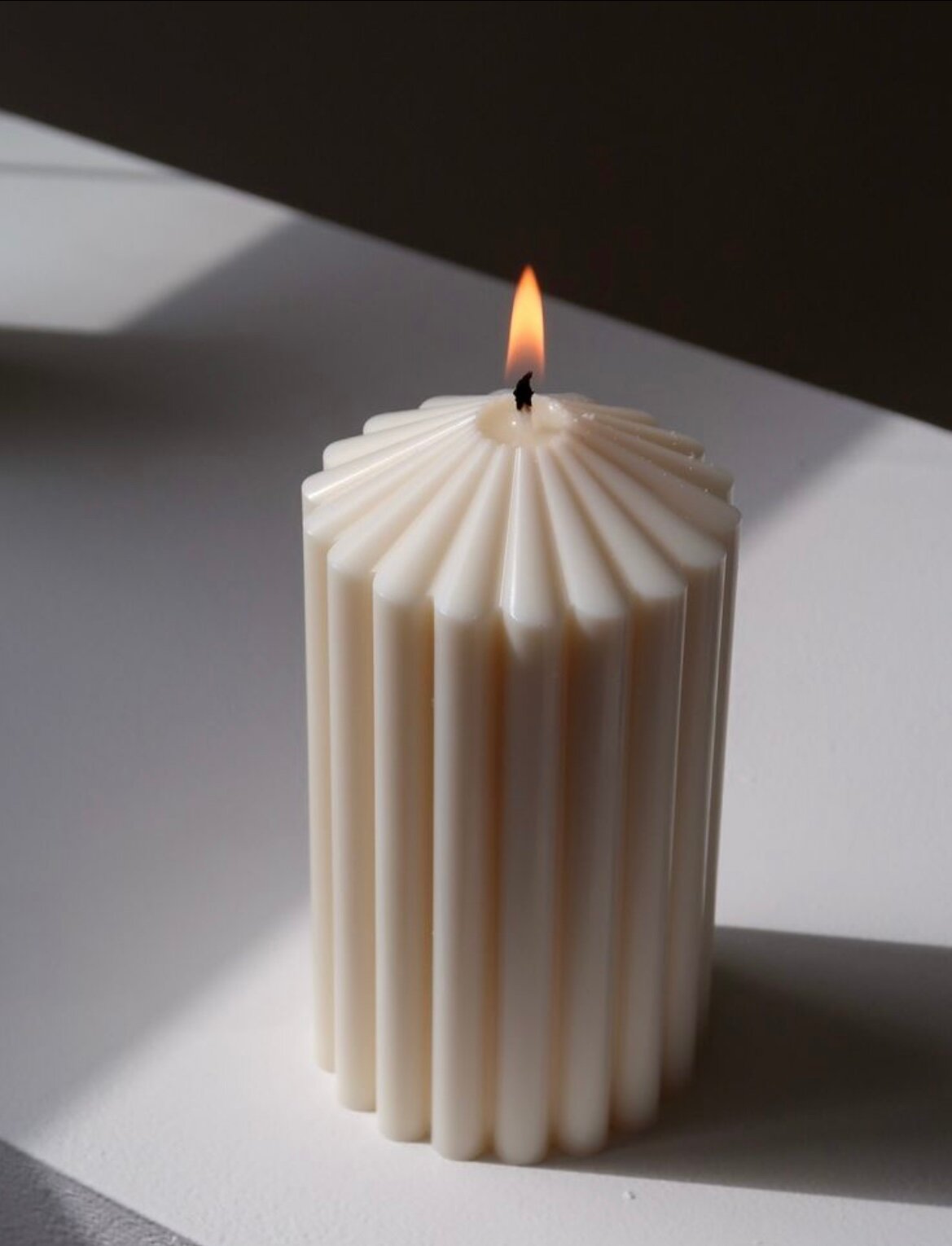 Декоративная свеча с ароматом "Жасмин,  Гурмэ, Амбра, Ваниль " натуральный воск .