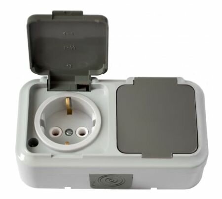 фото Беларусь Розетка двойная с заземлением наружная IP44. Розетка РА16-303 БелТИЗ