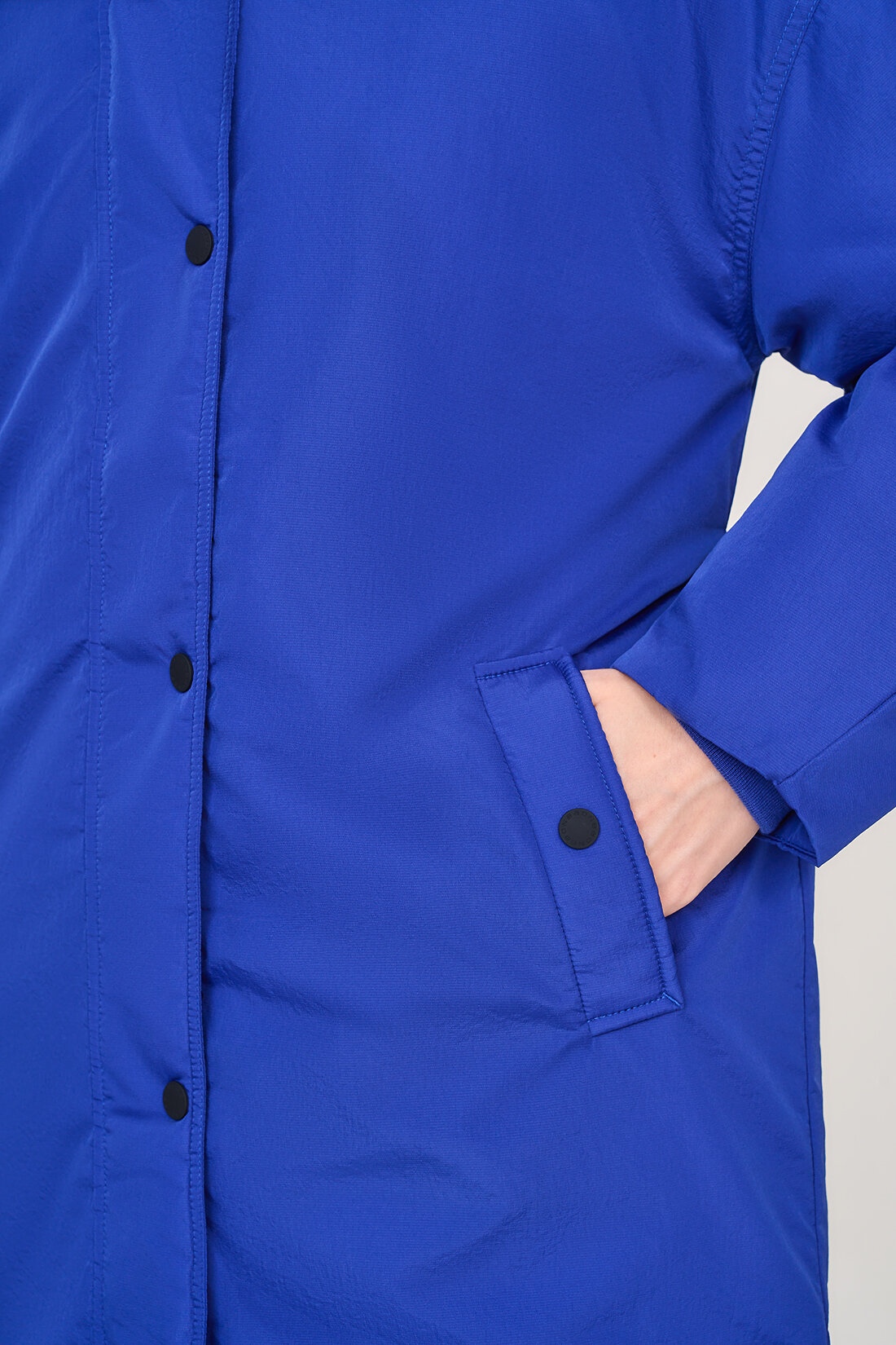 куртка Baon, демисезон/зима, удлиненная, силуэт прямой, капюшон, карманы, пояс/ремень, ветрозащитная, утепленная, манжеты, размер L, синий - фотография № 8