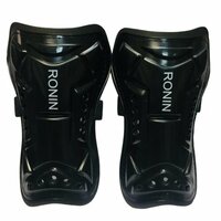 Щитки футбольные Ronin: защитная экипировка для детей Характеристики ;
защита голени от ударов и ушибов;
устойчивость к растрескиванию;
материалы:  ...