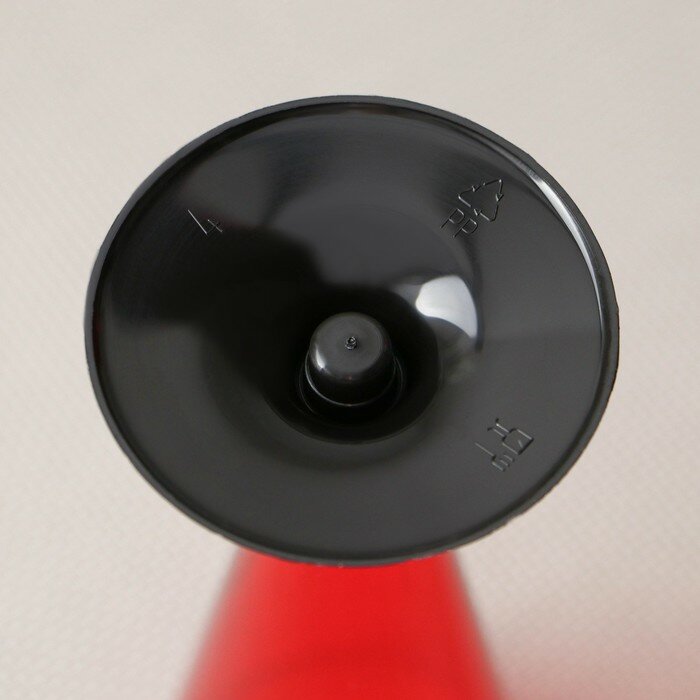 Фужер одноразовый "Конус", 150-180 мл, 6 шт в упаковке, цвет красный с чёрной ножкой - фотография № 3