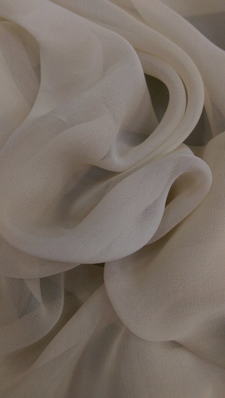 фото Ткань Шифон шёлковый кремового цвета Италия