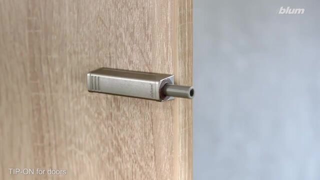 Толкатель фасада Blum TIP-ON PUSH TO OPEN с держателем, белый, короткий — фото 1