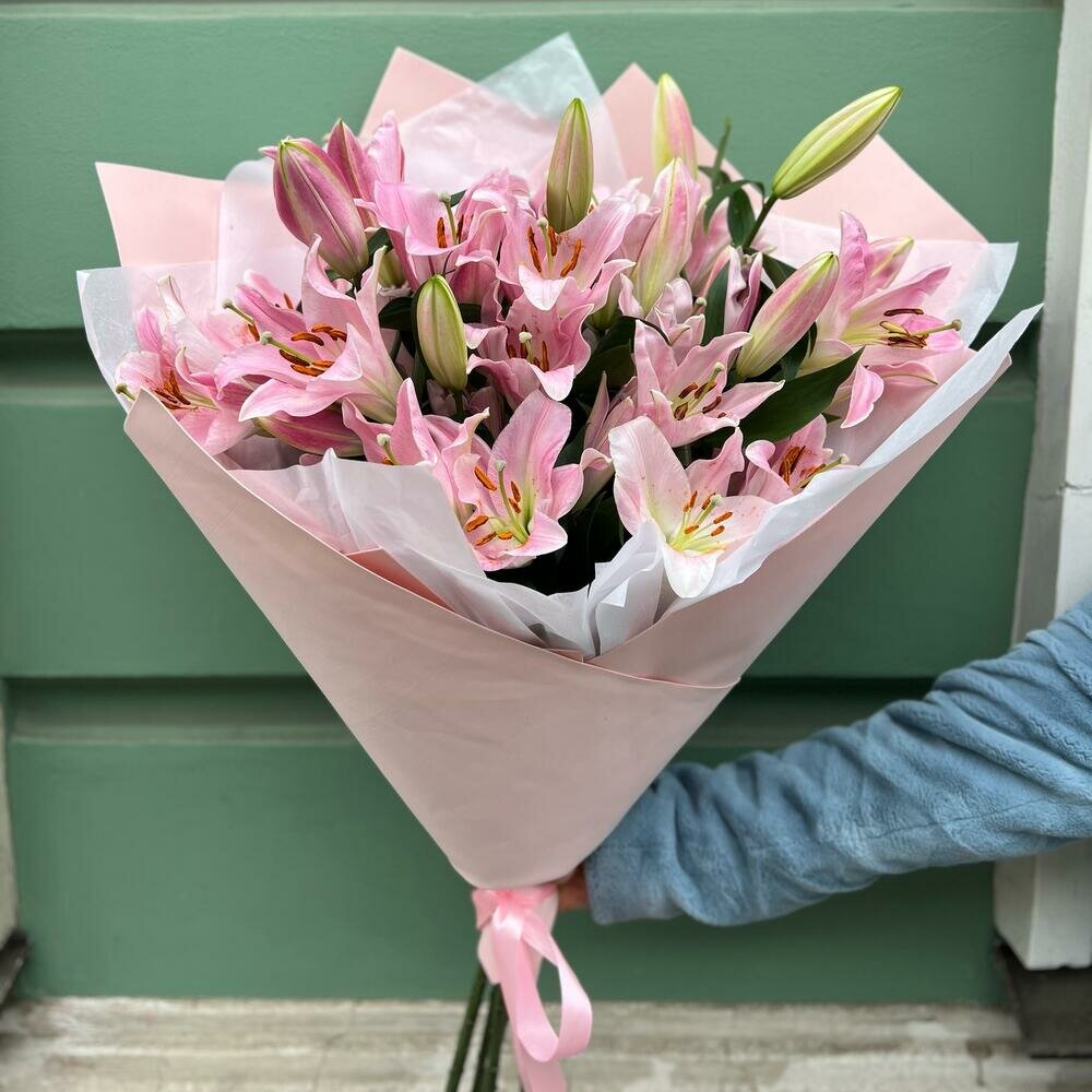 Монобукет "Лилии Розовые" 5 лилий упаковка 60см L круглый с тишью и фоамираном