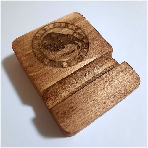 Подставка для телефона из дерева с гравировкой Телец
