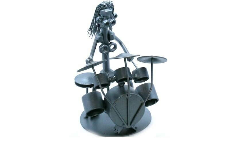 Оригинальная металлическая фигурка/статуэтка ручной работы Женщина барабанщик