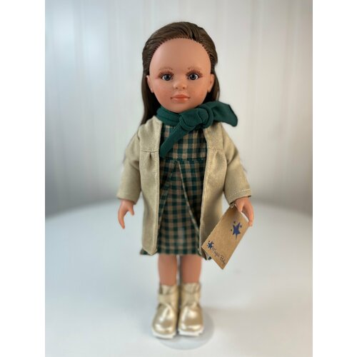 фото Кукла lamagik "нина", брюнетка, в бежевом жакете, с зеленым шарфом, 33 см, арт. 331552