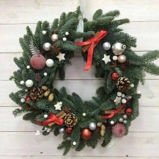 Новогодний венок на дверь из натурального нобилиса 50см
