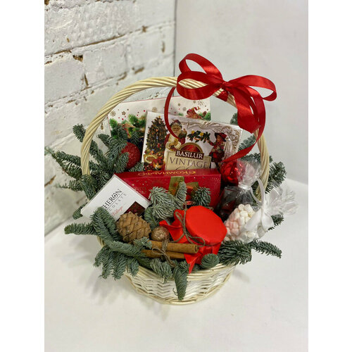 Новогодняя подарочная корзина №8