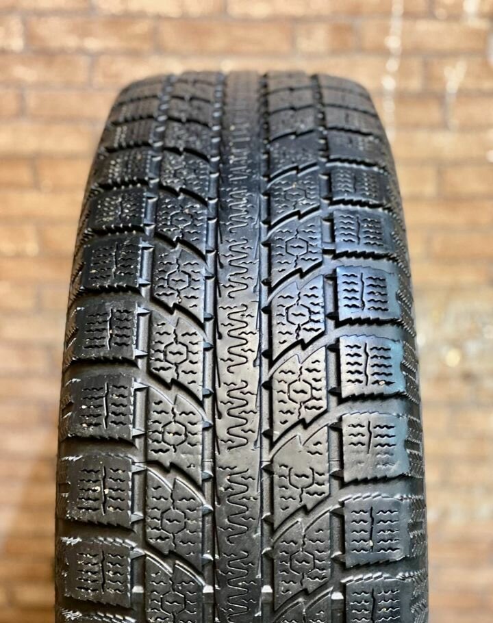 Toyo Observe GSi-5 215/70 R16