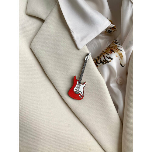 Брошь, красный