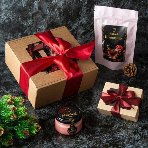 Подарочный набор с вишней в шоколаде, малиновым крем-мёдом, чаем шиповника