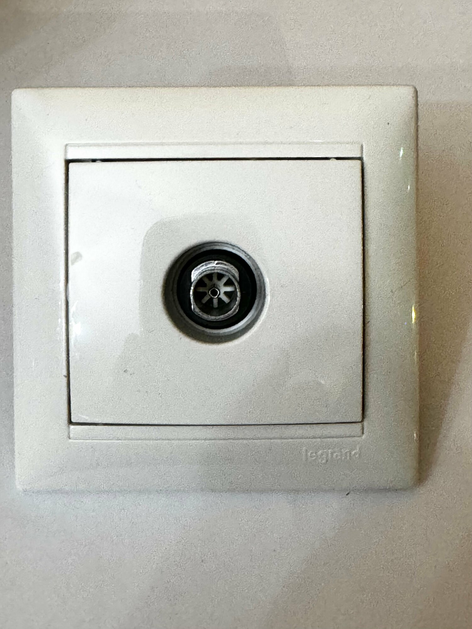 фото ТВ розетка для Valena