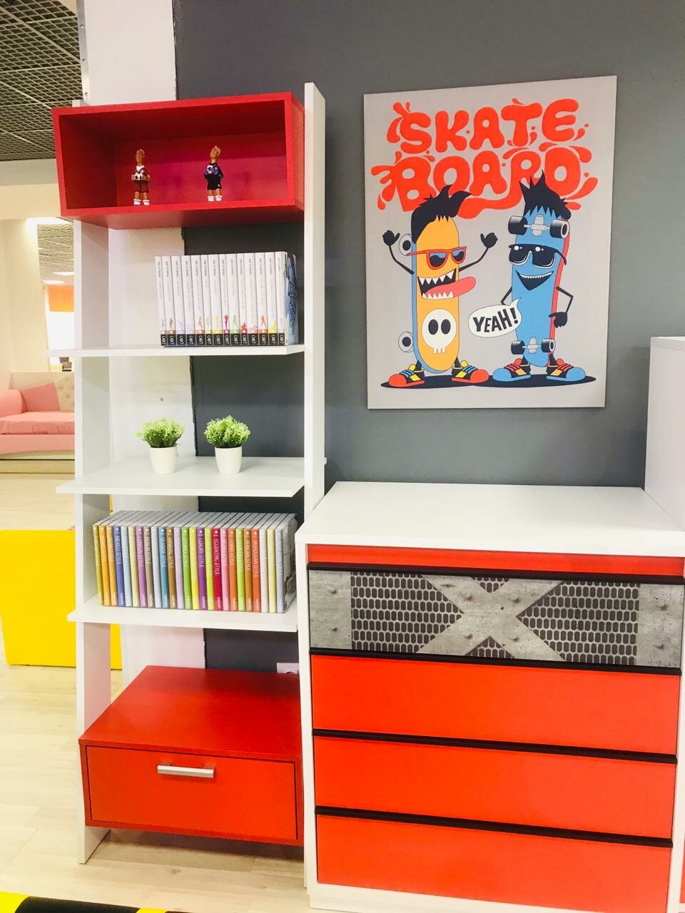 фото Фабрика Мирлачева этажерка, высота 200см, цвет красный