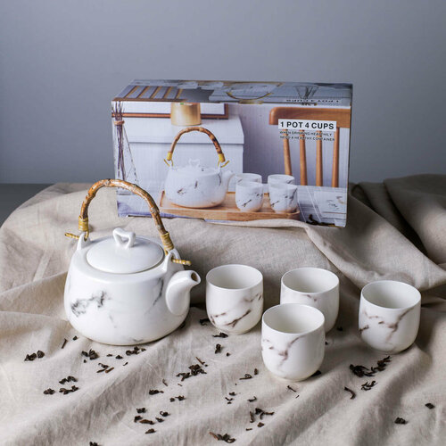 Чайный сервиз чайник и 4 чашки 1325₽