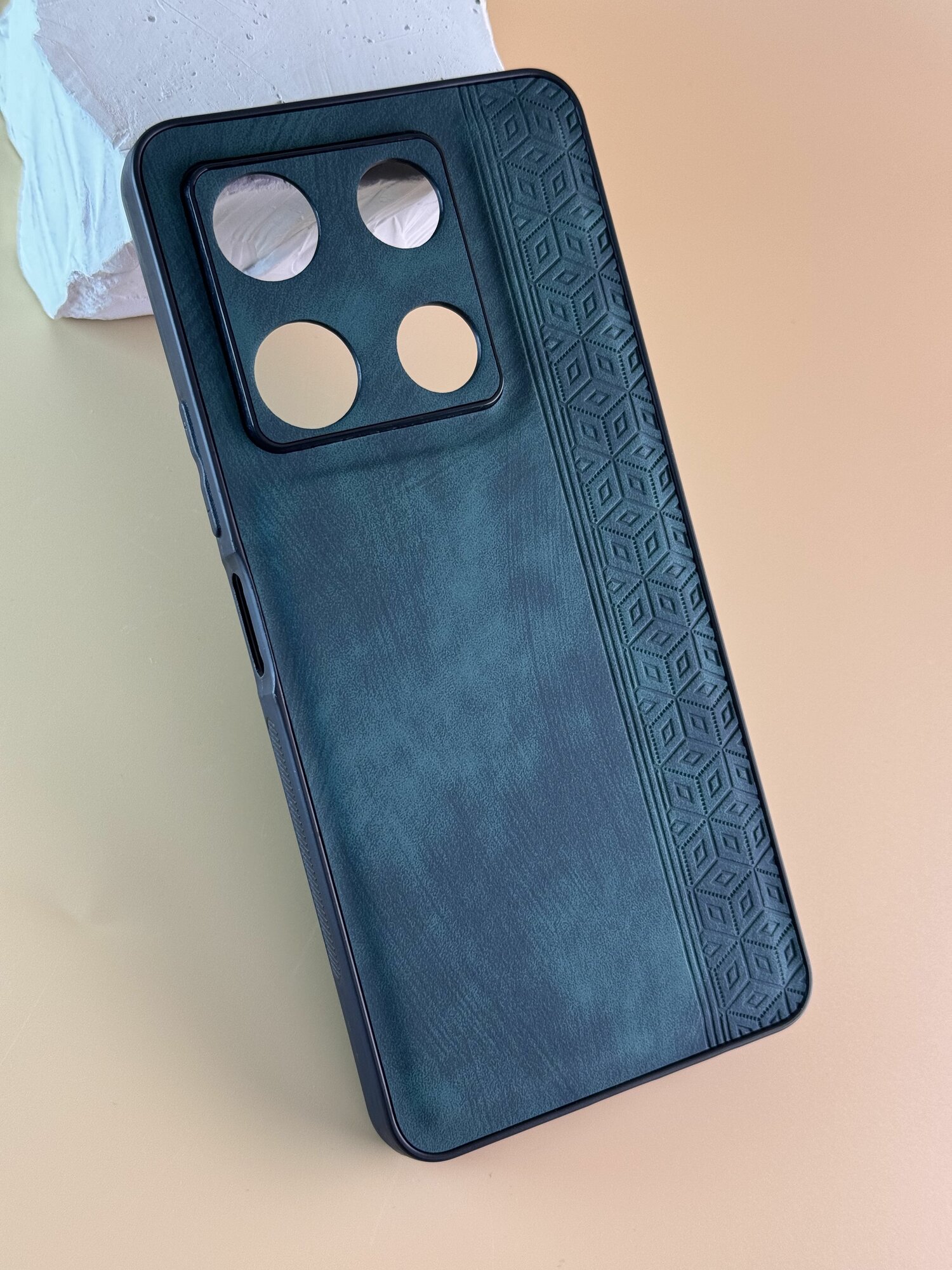 Чехол кожаный на Infinix Note 30 Pro / Чехол на Инфиникс Нот 30 Про с защитой камеры, геометрия, зеленый — фото 1