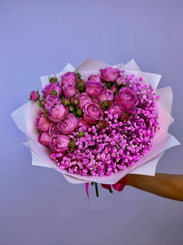 Изображение товара Букет из Пионовидные розы с гипсофилой Малиновое наслаждение