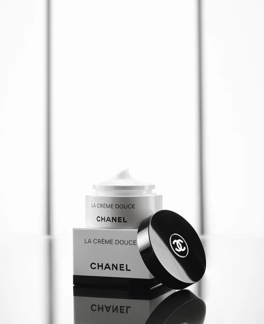 Chanel La Creme Douce Крем для увлажнения и повышения упругости кожи лица и шеи для возраста 50+, 50г — фото 1