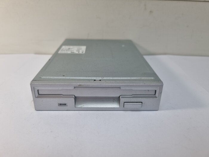 Внутренний дисковод FDD 3.5" Sony MPF920 серебристый