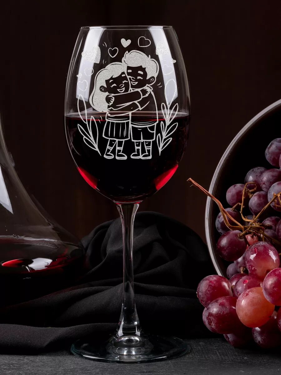 Бокал с рисунком для вина Love is