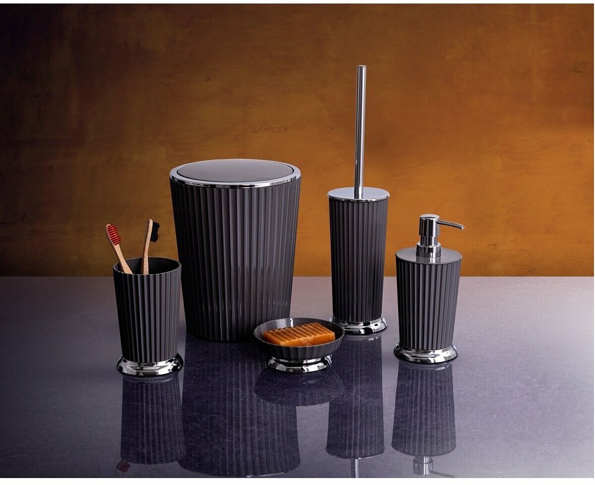 Набор Primanova Серия NELY (серый) из 5 предметов: дозатор мыльница стакан ёрш урна 6 литров материал: пластик (M-SAS08-07)