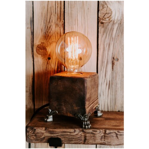 Настольная лампа из дерева на ножках ретро от мастерской Woody Deco