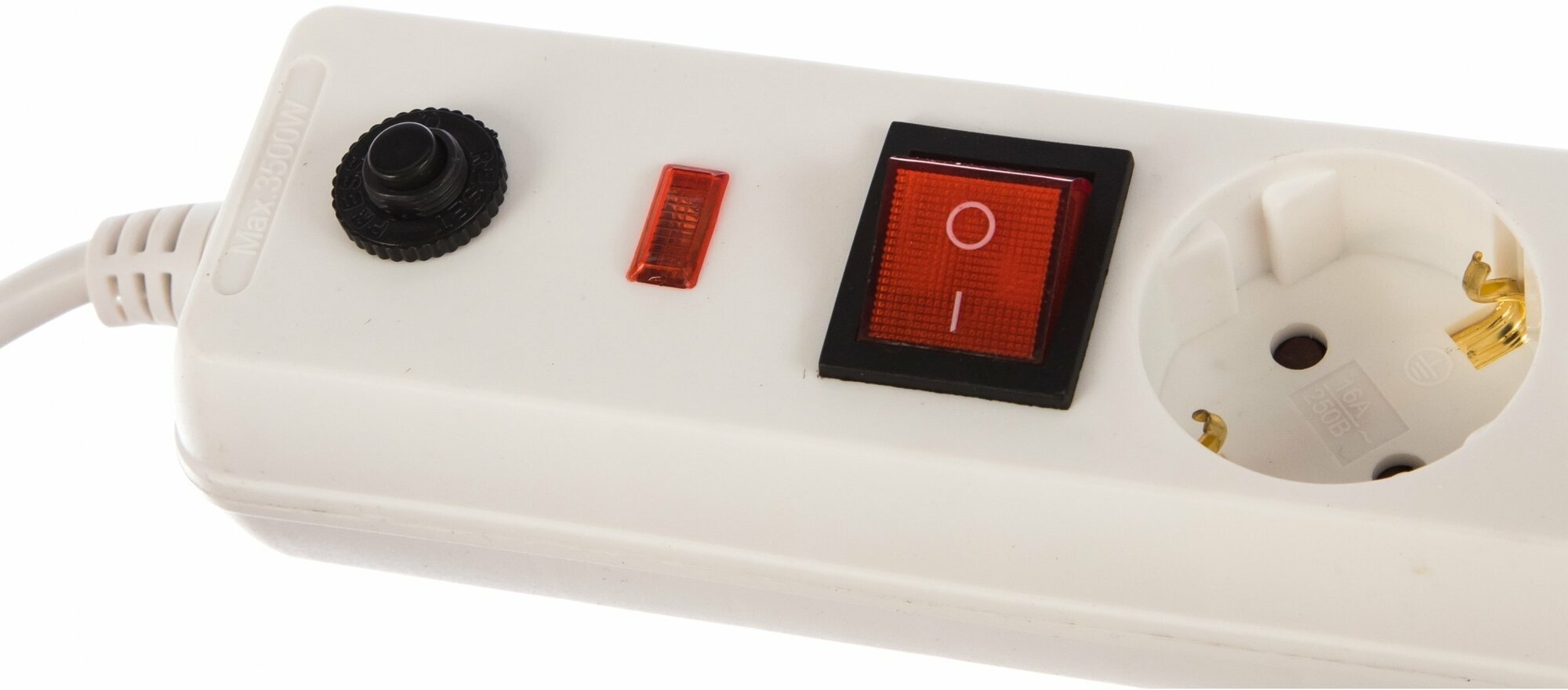 Сетевой фильтр IEK СФ-05К-выкл, 3,5 кВт, 16 А, с заземлением, с кнопкой, 5 розеток, 5 м, б - фото №3