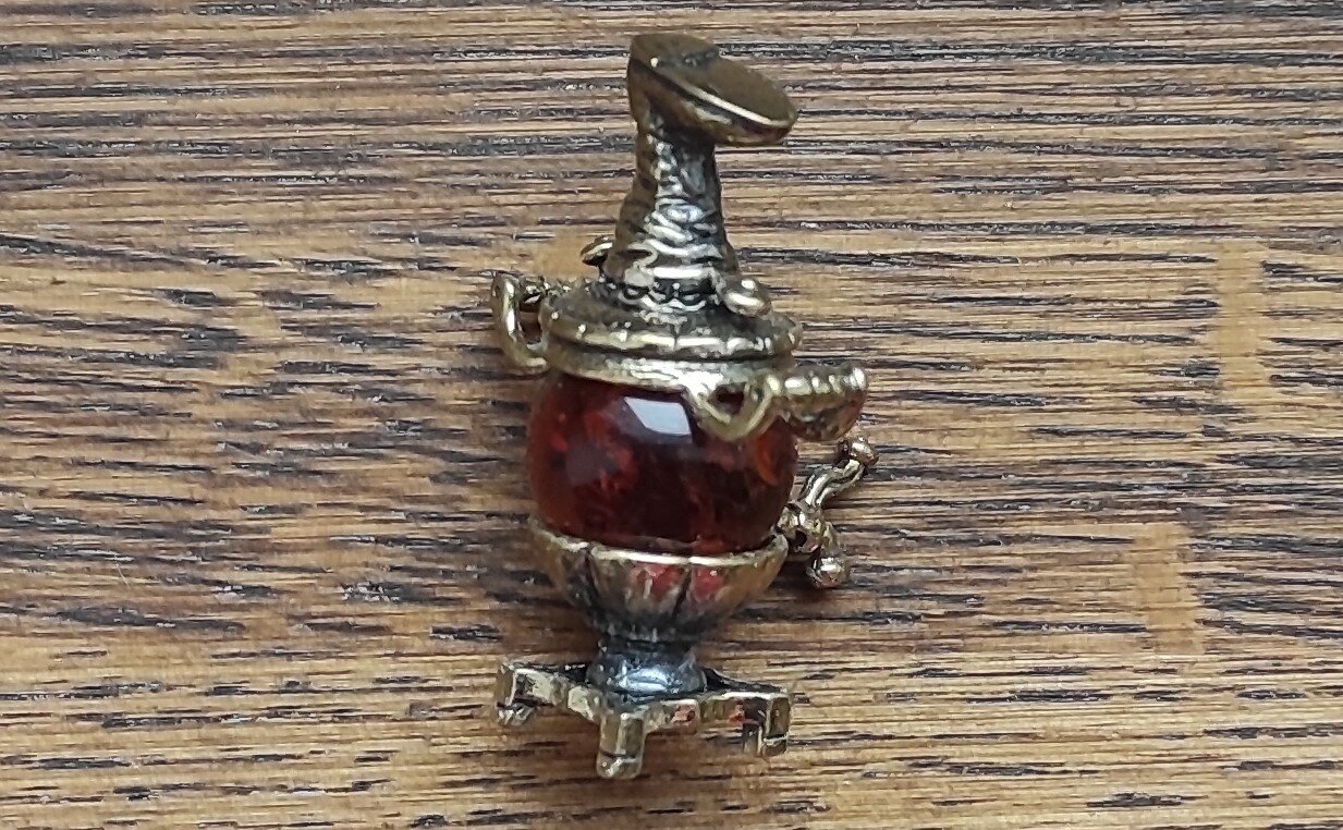 Бронзовая фигурка с янтарем - самовар С сапогом малый — фото 1