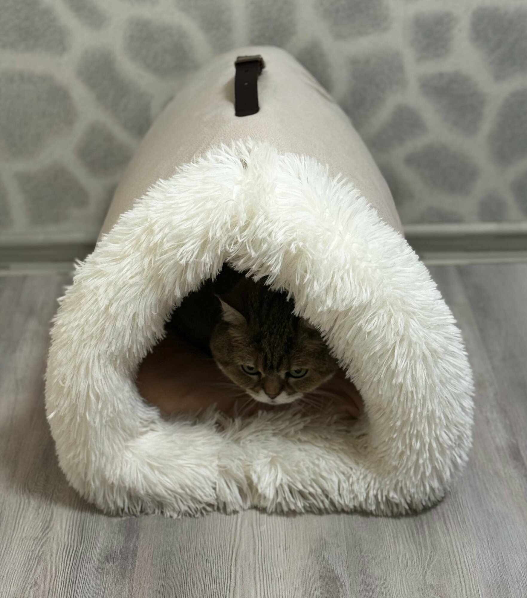 Теплый дом для котов и собак - закрытый, бежевый/45х30х30(д*ш*в) - фотография № 4